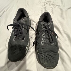 Brooks Black Mesh Athletic Shoes for Men